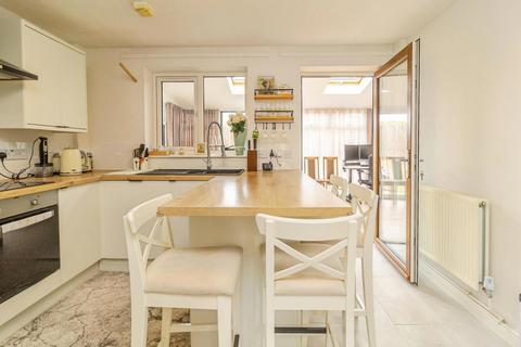 2 bedroom terraced house for sale, Coles Avenue, Leadenhall, Milton Keynes, Buckinghamshire, MK6