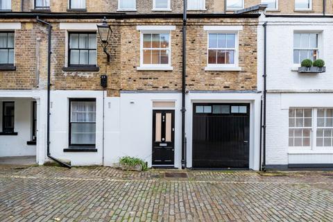 Lancaster Mews, London W2