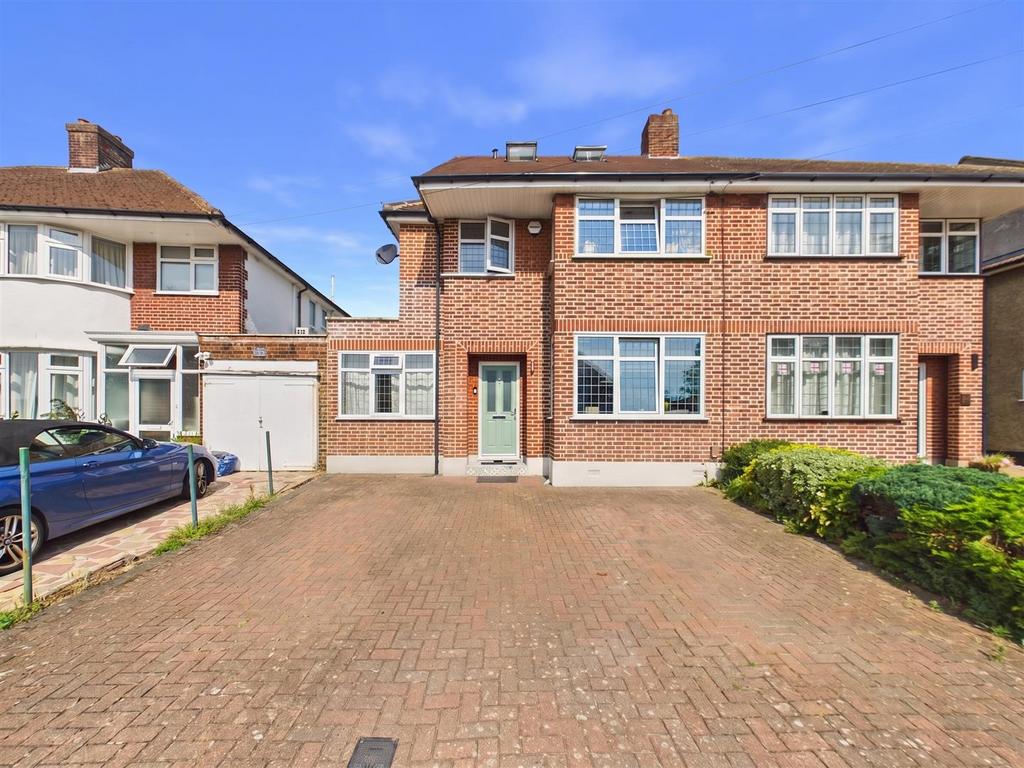 Detached house exterior, driveway