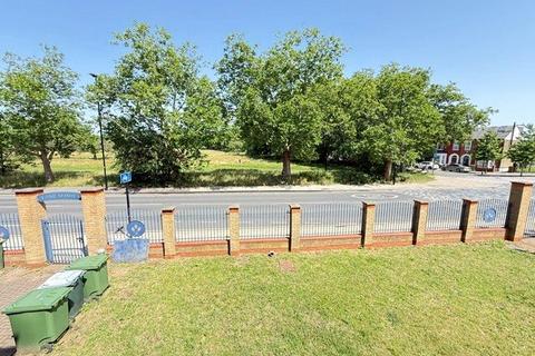 2 bedroom flat for sale, Forest Drive, London, E12