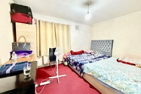 2 bedroom flat for sale, Forest Drive, London, E12