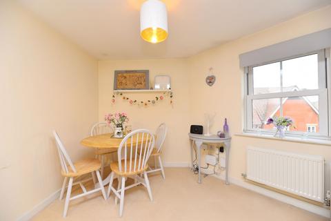 2 bedroom flat for sale, Sanger Avenue, Biggleswade SG18