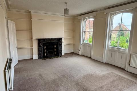 2 bedroom flat to rent, Castlegate, Malton