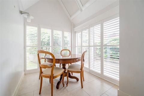 2 bedroom retirement property for sale, Hooke Court, Liphook, Hampshire, GU30
