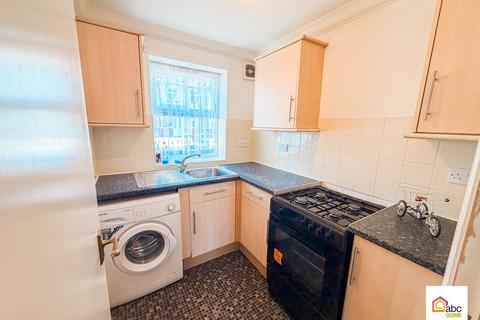 2 bedroom flat to rent, Salisbury Road, Barking, Essex, IG11 9XW, UK