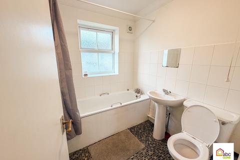 2 bedroom flat to rent, Salisbury Road, Barking, Essex, IG11 9XW, UK