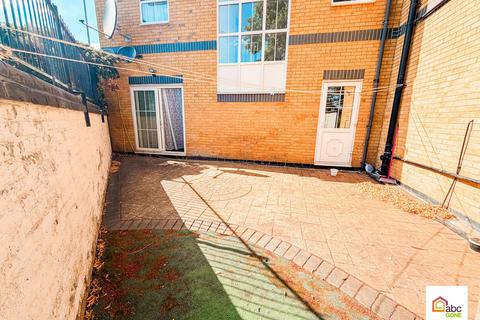 2 bedroom flat to rent, Salisbury Road, Barking, Essex, IG11 9XW, UK