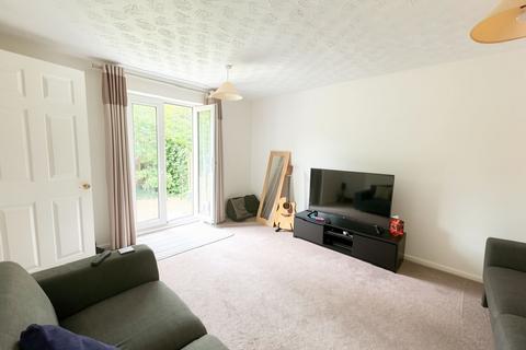 2 bedroom flat for sale, Honeysuckle Close, Biggleswade, SG18