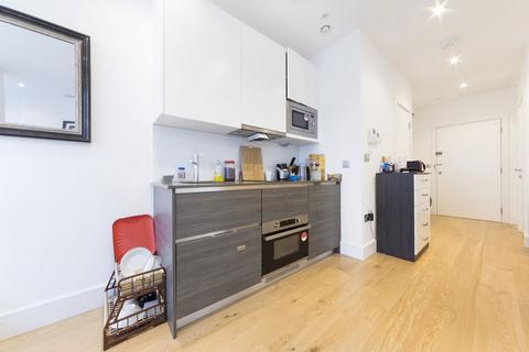 Studio to rent, Staines Road, Hounslow TW3