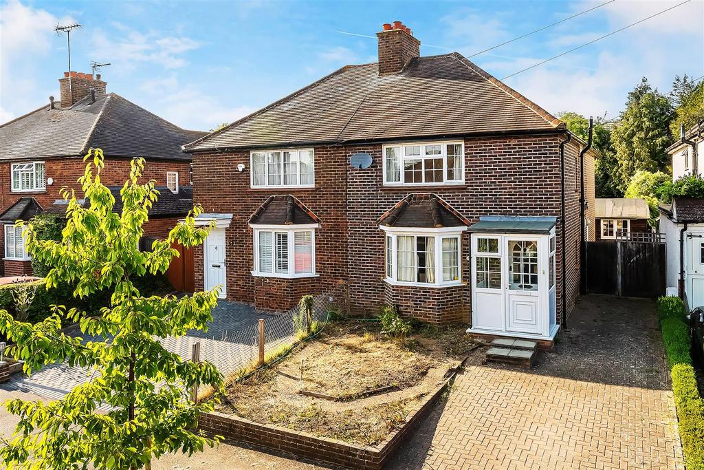 Detached house exterior, driveway