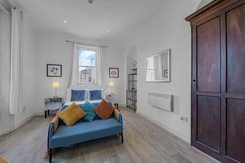 Studio to rent, Lancaster Gate, London W2