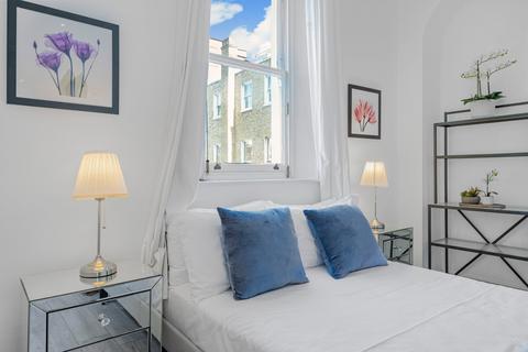 Studio to rent, Lancaster Gate, London W2