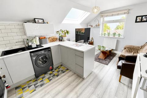 2 bedroom flat for sale, London Road, Luton