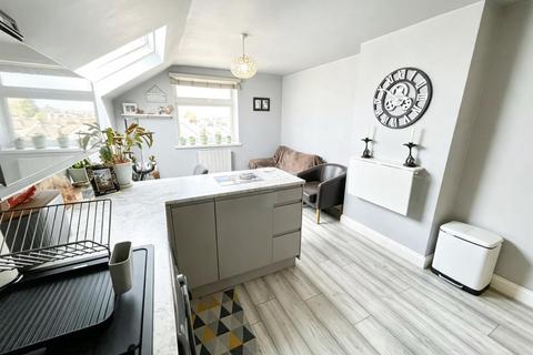 2 bedroom flat for sale, London Road, Luton