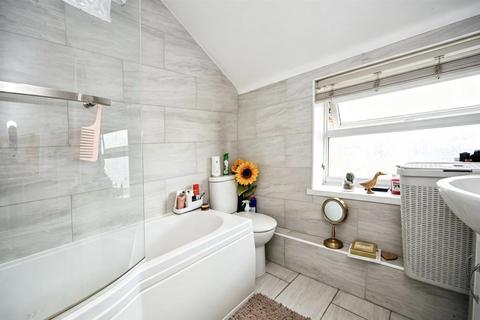 2 bedroom flat for sale, London Road, Luton