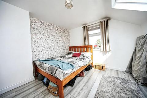 2 bedroom flat for sale, London Road, Luton