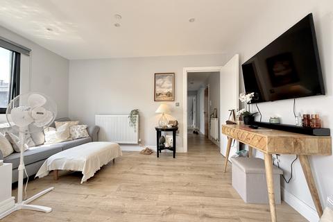 2 bedroom apartment to rent, Romney Place, MAIDSTONE, ME15