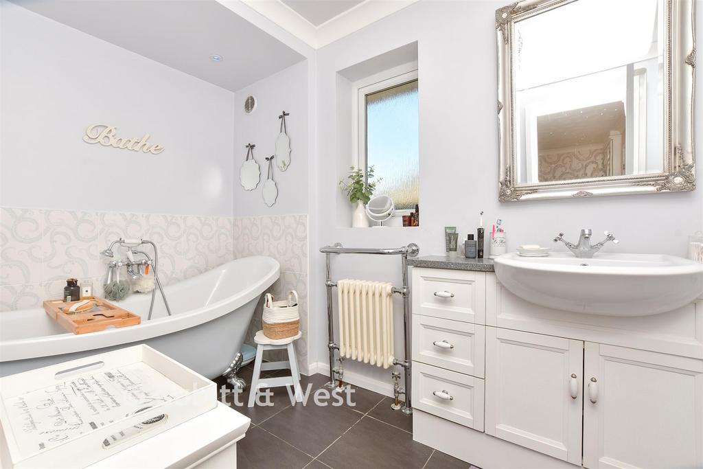 En-Suite Bathroom