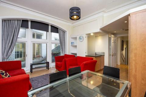 undefined, North Bridge, Edinburgh, EH1 1