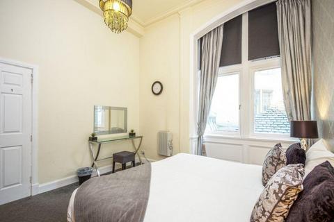 undefined, North Bridge, Edinburgh, EH1 1