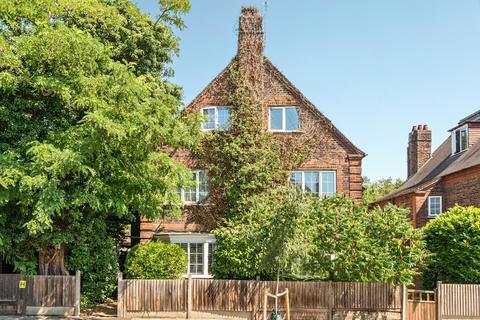 2 bedroom flat for sale, Valley Road, Streatham, London, SW16