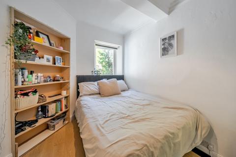 2 bedroom flat for sale, Valley Road, Streatham, London, SW16