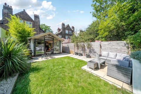 2 bedroom flat for sale, Valley Road, Streatham, London, SW16