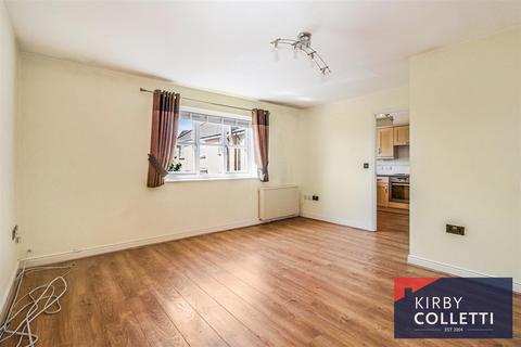2 bedroom apartment for sale, Plomer Avenue, Hoddesdon