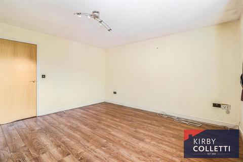 2 bedroom apartment for sale, Plomer Avenue, Hoddesdon