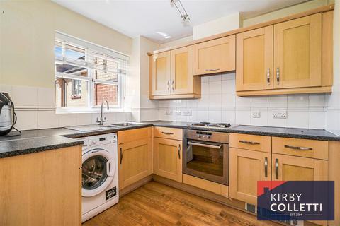 2 bedroom apartment for sale, Plomer Avenue, Hoddesdon