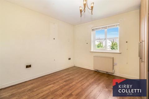 2 bedroom apartment for sale, Plomer Avenue, Hoddesdon