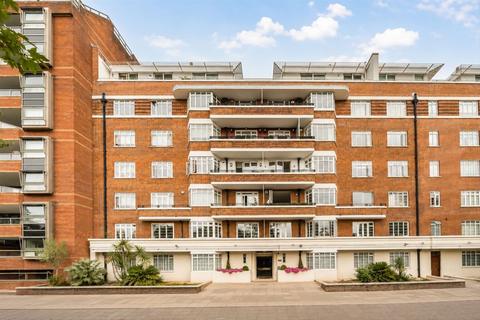 St. James Close, London NW8