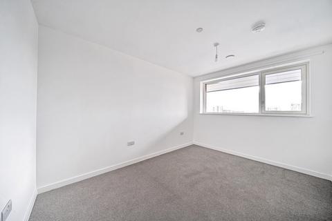 2 bedroom flat to rent, Bowline Street, Barking, IG11