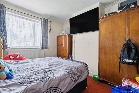 3 bedroom semi-detached house for sale, Goldlay Gardens, Chelmsford CM2