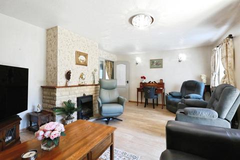 2 bedroom bungalow for sale, Station Meadow, Bourton-on-the-Water, Cheltenham, Gloucestershire, GL54