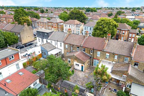 4 bedroom terraced house for sale, Aldborough Road South, Ilford