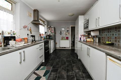 4 bedroom terraced house for sale, Alexandra Road, Skegness