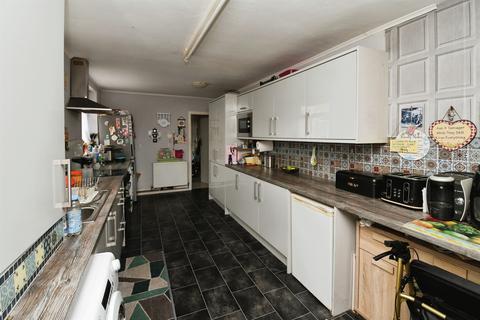 4 bedroom terraced house for sale, Alexandra Road, Skegness