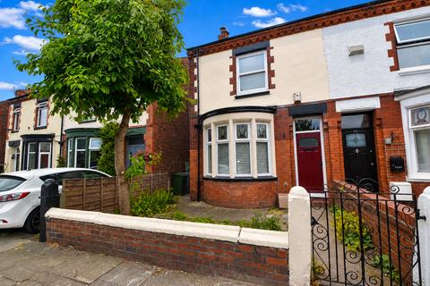 3 bedroom semi-detached house to rent, Windsor Avenue, Urmston, M41