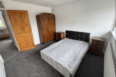 1 bedroom apartment to rent, Clark Way, Hounslow, TW5