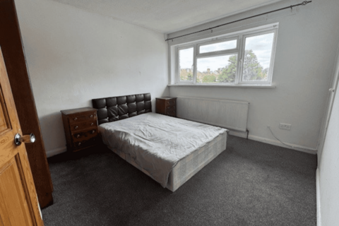1 bedroom apartment to rent, Clark Way, Hounslow, TW5