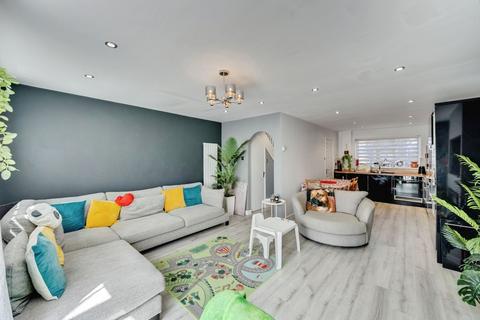 3 bedroom end of terrace house for sale, Myrtle Close, Erith DA8