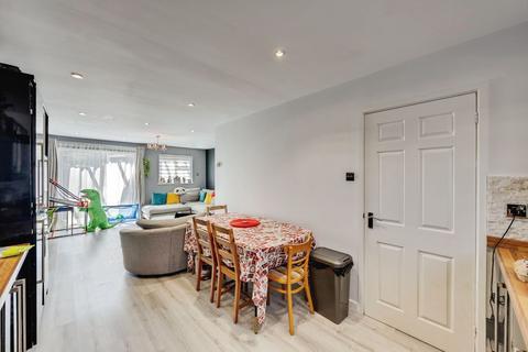 3 bedroom end of terrace house for sale, Myrtle Close, Erith DA8