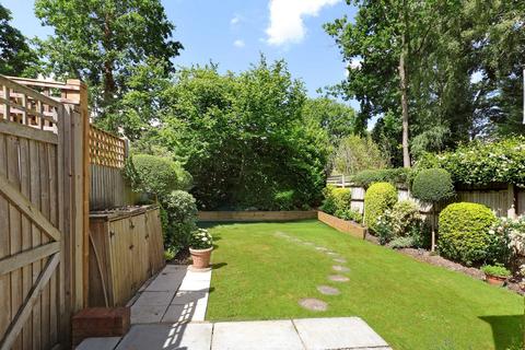 3 bedroom semi-detached house for sale, Oak Wood Place, Gerrards Cross, Buckinghamshire, SL9