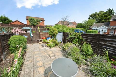 2 bedroom flat for sale, The Pineways, Oldbury