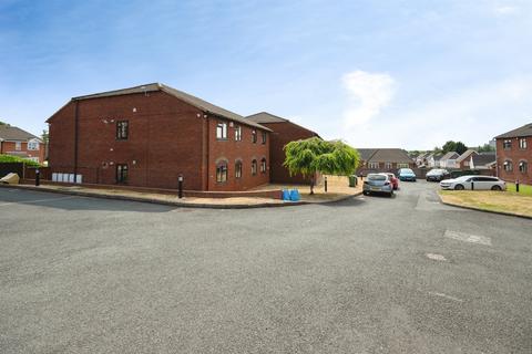 2 bedroom flat for sale, The Pineways, Oldbury