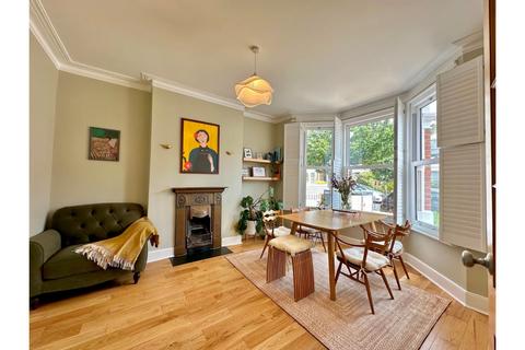 3 bedroom end of terrace house for sale, Drayton Avenue, London, W13
