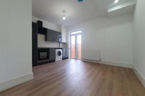 2 bedroom flat to rent, Reston House, 1a Western Road, Romford