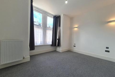 2 bedroom flat to rent, Reston House, 1a Western Road, Romford