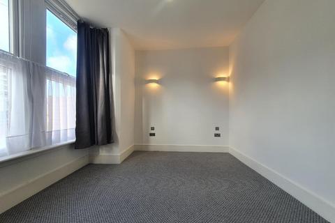 2 bedroom flat to rent, Reston House, 1a Western Road, Romford